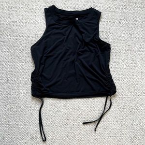 Black cropped tee shirt